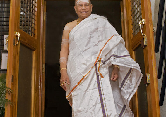 Guruji_white